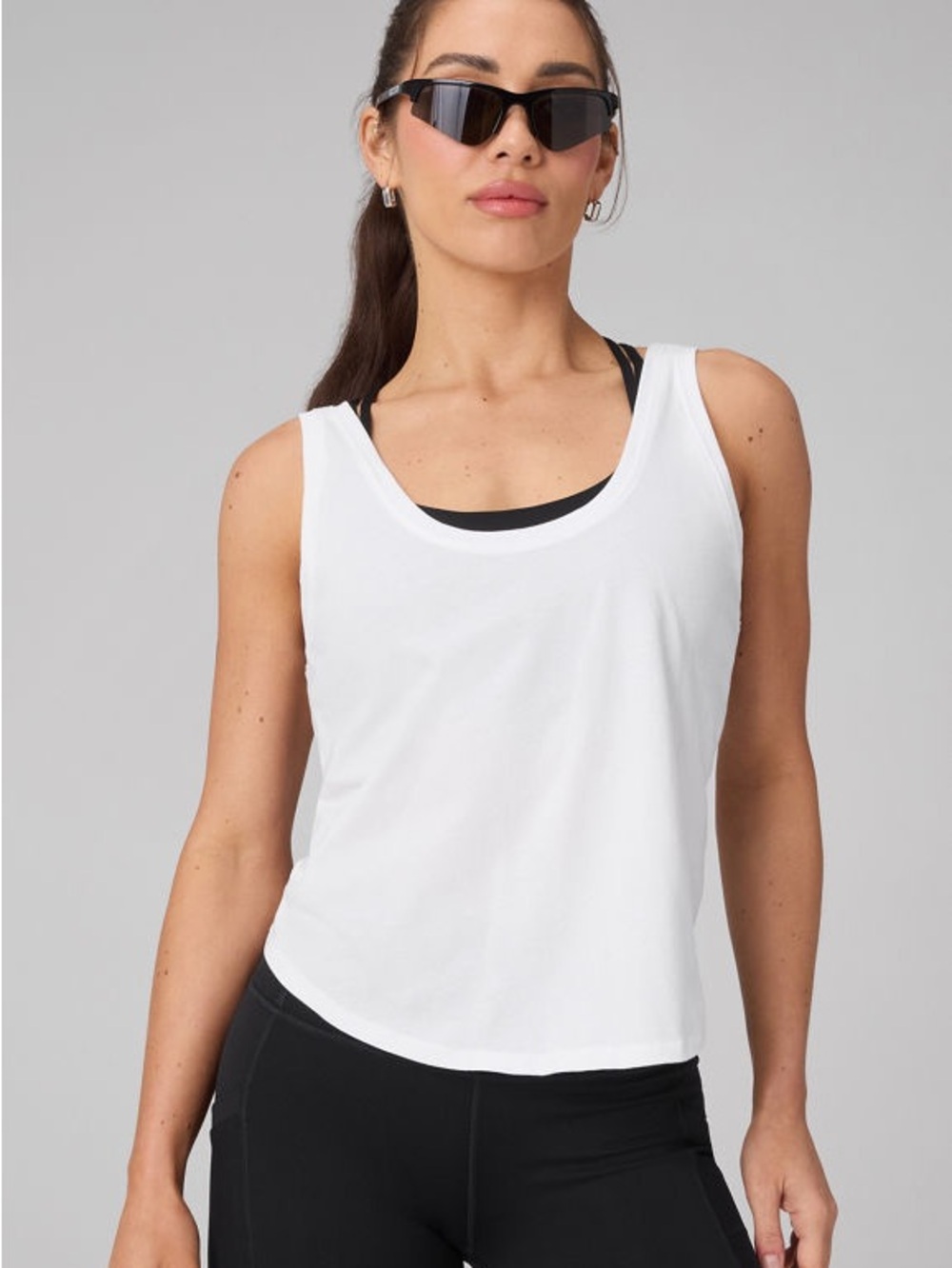 Vuori Sutton Relaxed Fit Lightweight Tank Top in White Size M